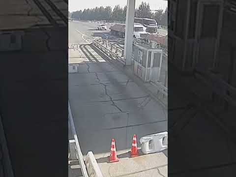 اصطدام مميت لسيارة عند بوابة عبور في تشيلي