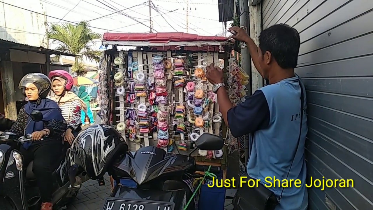 hai kali ini saya antar anak anak jalan jalan ke palangka raya, terus mereka mau beli mainan katanya. 