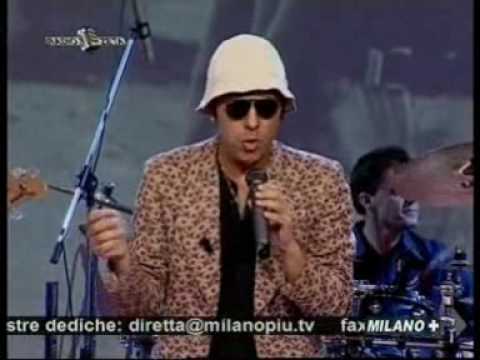 azzurro di Celentano canta Roberto noè a telemilano con la banda - YouTube