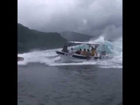 video phone beyonce mp3 Surfer Flies out of Boat