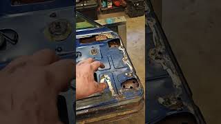 Replacing the sagging door hinges on my 76 Jeep J10 #viral #automobile #mechanic #jeep
