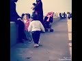 عادك إلا صغير ابوبكر سالم شاهد العاشق الصغير كيف يبوس البنت