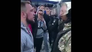 Малолетние ублюдки, которые называют себя цэевропейцами, издеваются над полицией в Харькове Малолетние ублюдки, которые называют себя цэевропейцами, издеваются над полицией в Харькове