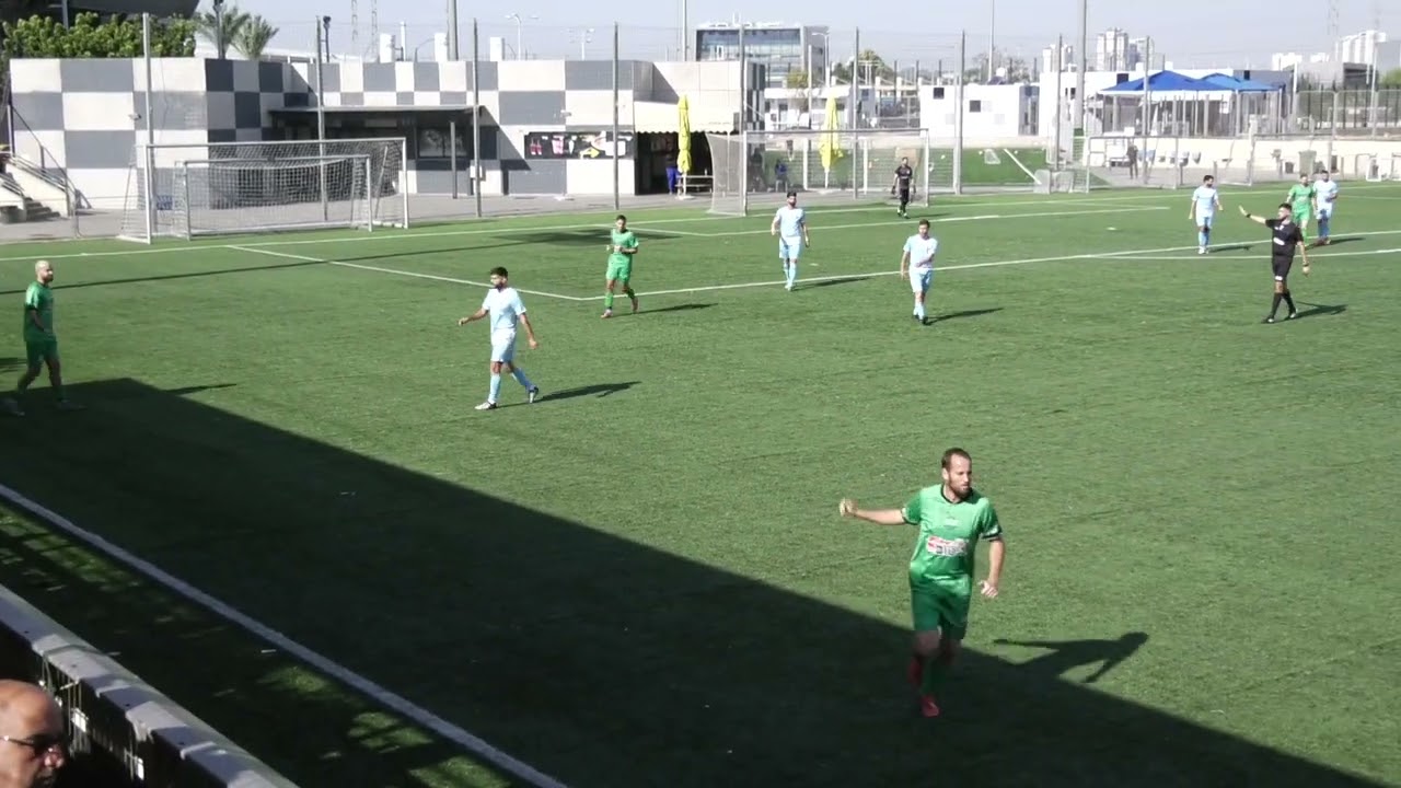 צילום ספורט – מ.כ. כפר סבא נגד מ.כ. גבעת שמואל, ליגה ב' דרום א', 6.12.2024, ניצחון 3:1 לכפר סבא, תיעוד וידאו מקצועי באיכות גבוהה.