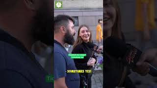 Wanita Cantik Asal Ukraina Bicara Tentang Hijab