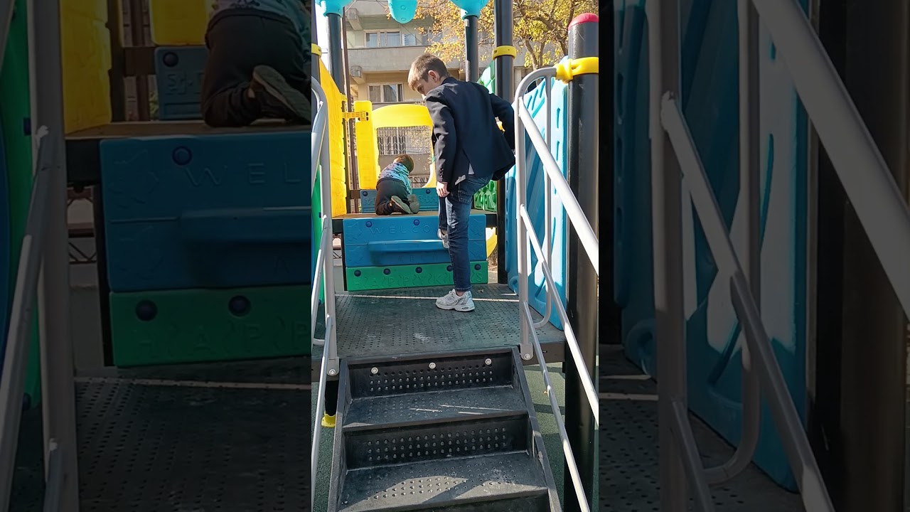 Robert's childhood                   23 ноября 2023 г