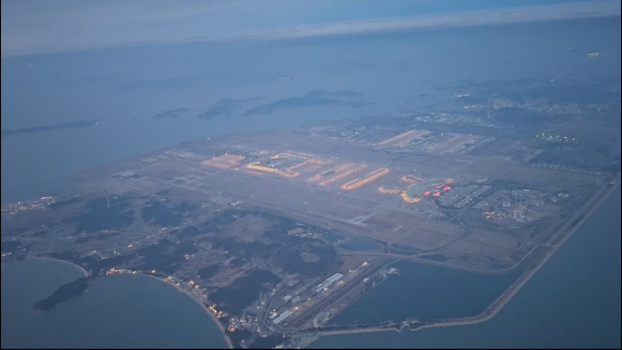 4K.대한항공  인천 공항 착륙 7분. 인천 시내와 영종도, 인천대교,  인천공항 스카이뷰.2024년12월29일.