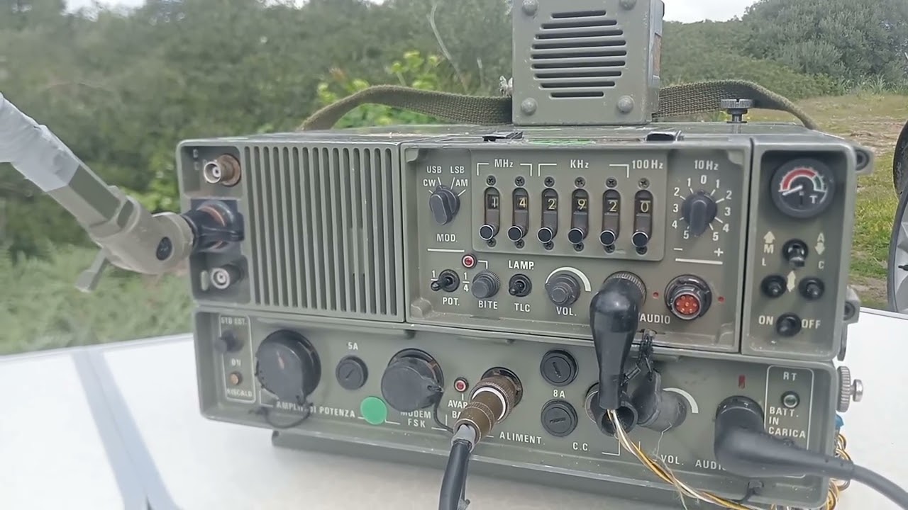 Collegamenti campali con radio HF militare Elmer ..25 Watt (Francia e Spagna)