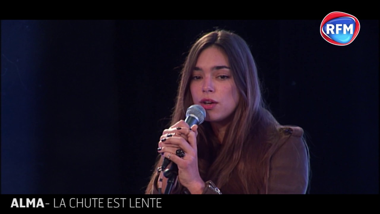 Alma interprète « La chute est lente » en direct des studios RFM YouTube