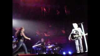 Jon Bon Jovi Pulls Young Girl morgen Sherwood Up On Stage For A Duet With Him  Mohegan Sun