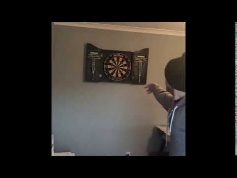 INSANE NO LOOK DARTS BULLSEYE