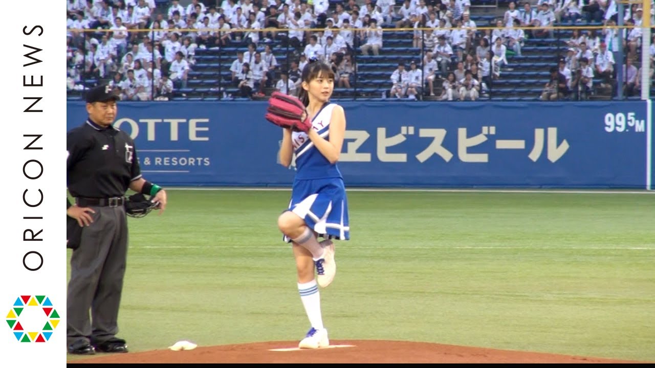 モーニング娘 17 牧野真莉愛 始球式でノーバンリベンジ達成に大はしゃぎ プロ野球 セ パ交流戦 開幕戦の千葉ロッテマリーンズ対阪神タイガース戦始球式 Youtube