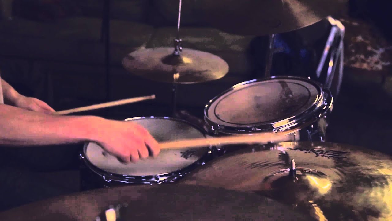 Παρακολούθηση "Pseudo Love Machine" - Live at Colossal Studios στο YouTube Παρακολούθηση "Pseudo Love Machine" - Live at Colossal Studios στο YouTube