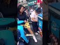 #闪送师傅女儿考上北大 外卖车挂满饮料 免费送给路人分享喜悦 闪送官方回复：孩子学费必须管