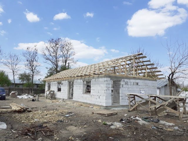 Parohia Țibănești 2 construiește o casă pentru o familie cu 7 copii