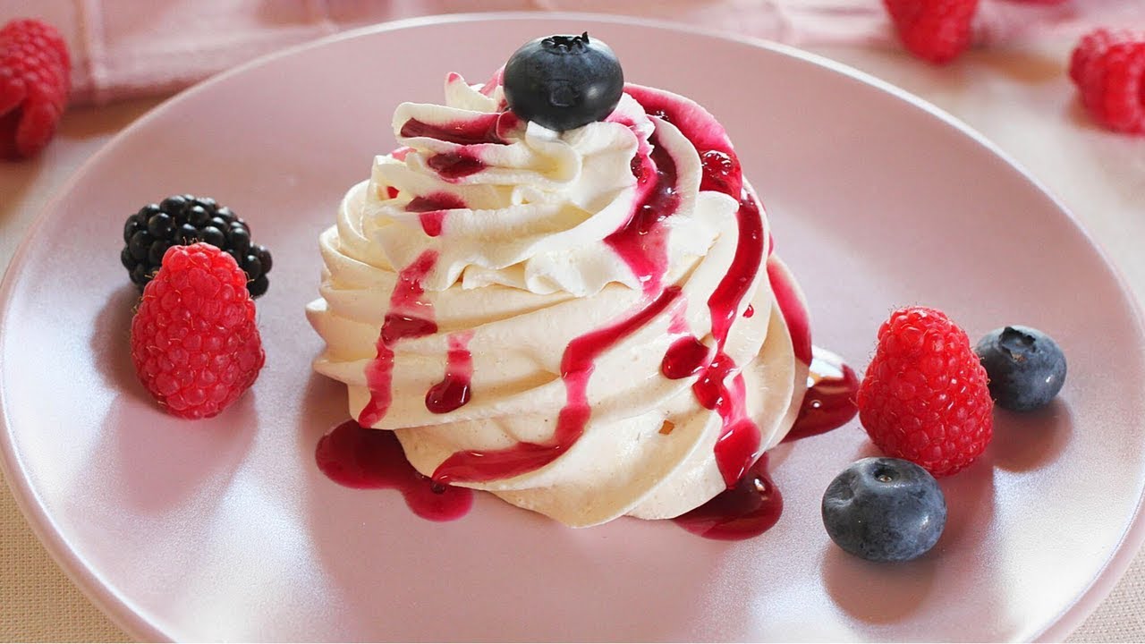 ШОКОЛАДНО-ВИШНЕВЫЙ МИНИ ПАВЛОВ С ЯГОДАМИ - Легкий Рецепт