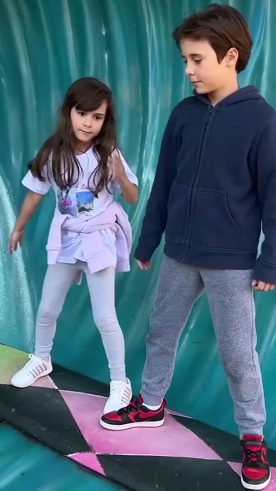 MARCOS E LAURA SURFANDO NO PARQUE - Família Brancoala #Shorts