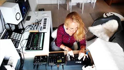 Complete Confidence - Digitakt, Moog Mother 32, Roland TR8 - Live Session / Jam