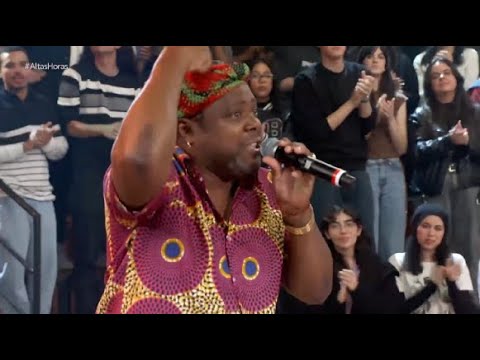 Érico Brás canta