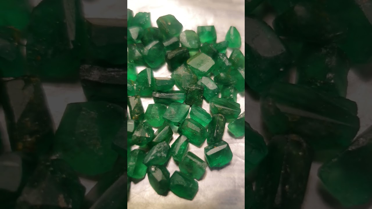 Natural Emerald Swat vivid Green top quality eye caleen