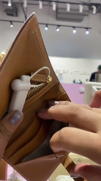 HOLB SHORT WALLET GENUINE LEATHER. Message us @ SHEENA BANGKOK WARDROBE.. FREE AIR CARGO ✈️