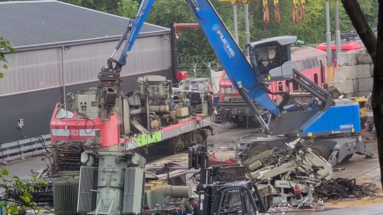 Verschrottung 215 904-4 bei der Bender-Recycling GmbH in Opladen am 24.07.2025 - Teil 4