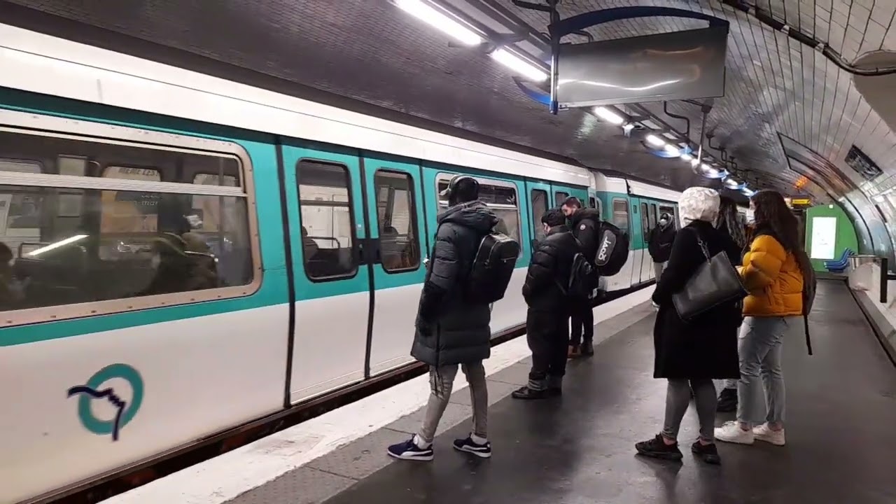 Métro ligne 7 - MF 77 motifs RATP/IDFM à Stalingrad