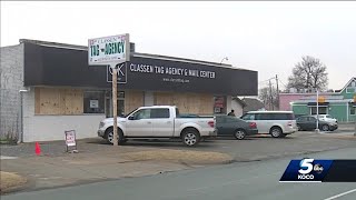 Man arrested after smashing windows, throwing lit rag into Oklahoma City tag agency