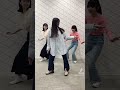 真似して踊ってみたよー😉　　　　　　　#ハタチェ！ #踊ってみた#後ろの2人