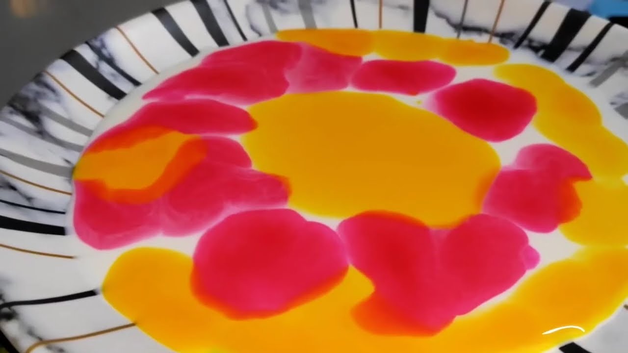 Colour diffusion Experiment. Milk VS Food colour Experiment