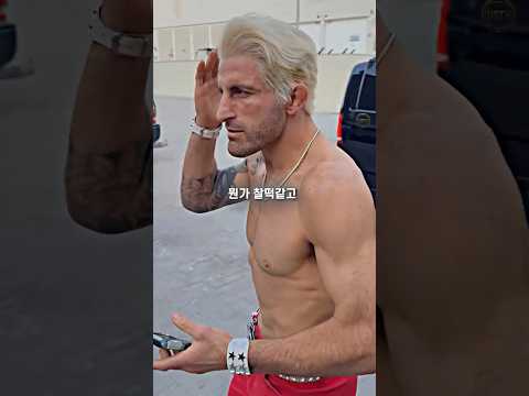 진짜 그 모습으로 기자회견장에 등장한 <strong>볼카노프스키</strong> ㅋㅋ