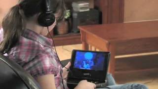 Supersonic Sc-178dvd Portable Dvd Player 7″ – Dvd-r, Cd-rw – Jpeg – Dvd Video, Video Cd, Svcd – 16:9 – Mp3 – Usb (sc178) SuperSonic Portable DVD Player