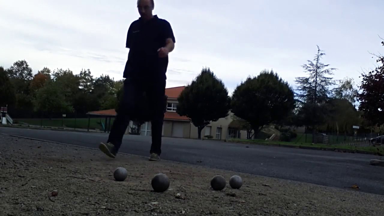 Miniature de la vidéo : Petanque Entrainement tir de 6 a 10 m Main gauche !