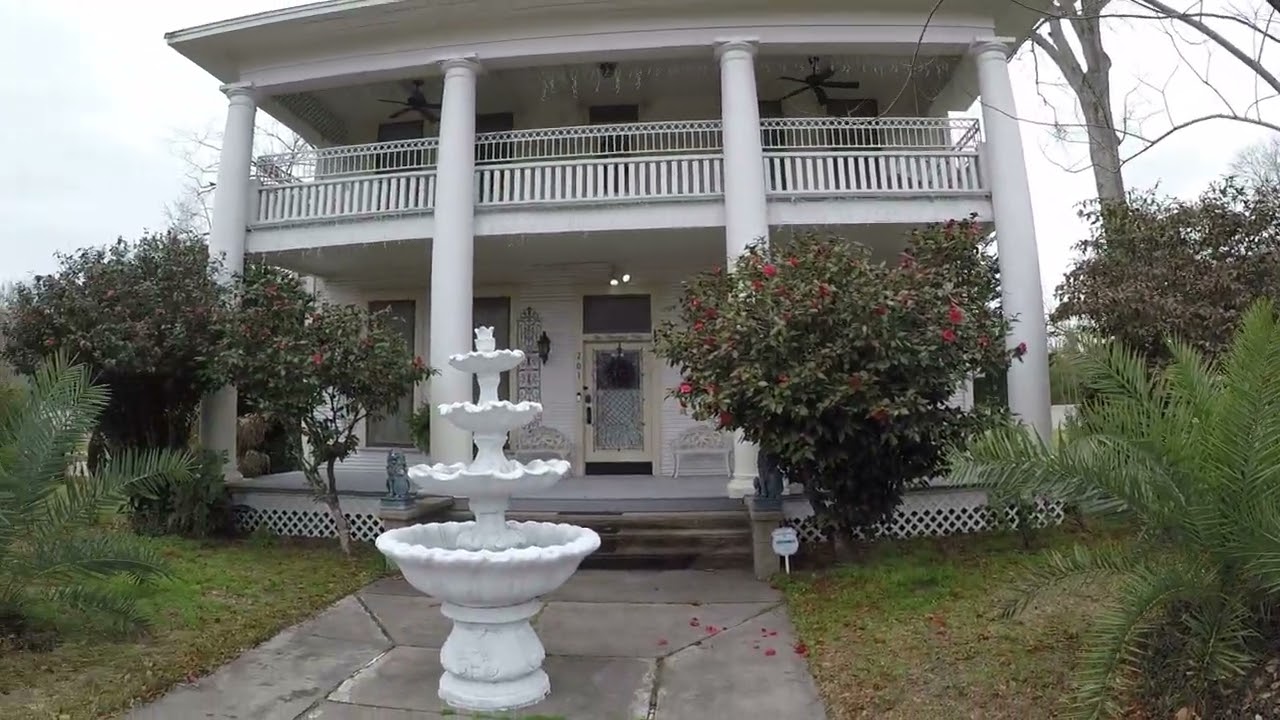 Royal Plantation House (Deridder LA)