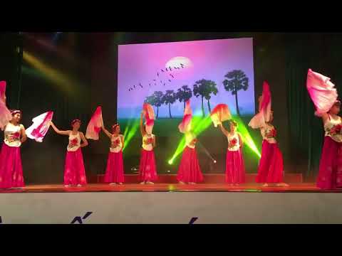 múa cò lả remix lớp ĐH CNM2 k10 trường ĐHCNHN