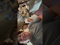 El instructor le dijo que pesara la comida y ella dijo que segun solo el almuerzo #instructor #gym