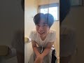 トイレで表情管理をするゥチら
