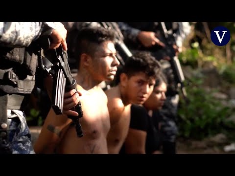 El Salvador muestra a los presuntos asesinos de los tres policías: “Han despertado toda la furia”