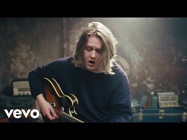 Lewis Capaldi - Lost On You (Official Live Video) class=