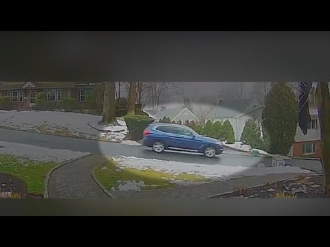 Man steals car with child inside - YouTube
