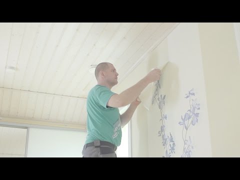 Video: Tapetin maalaus vesiohenteisella maalilla omin käsin: vaiheittaiset ohjeet ja suositukset