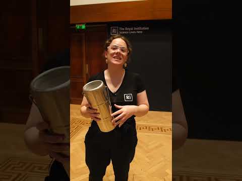 The surprising effect of pouring liquid nitrogen on skin #leidenfrosteffect