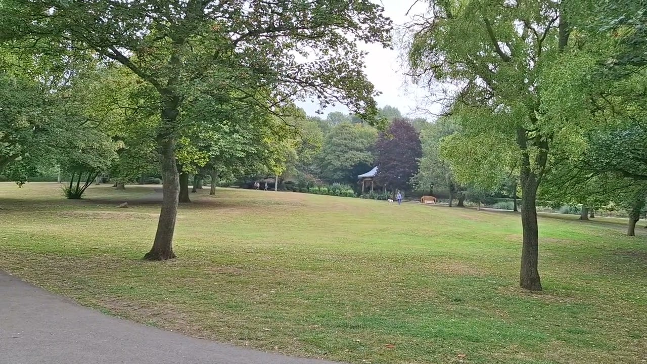 Man seen with knife in Castleford this Morning 