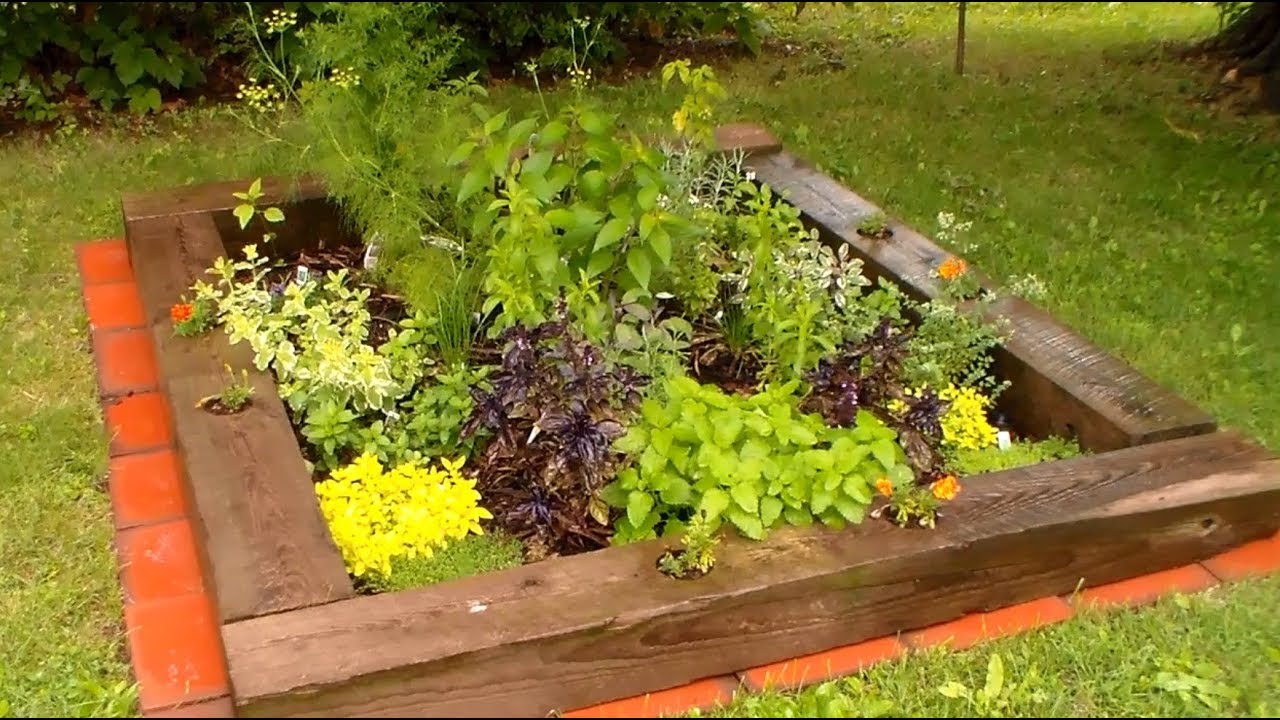 How I made a Back To Eden Herb Garden in just one day with end of
