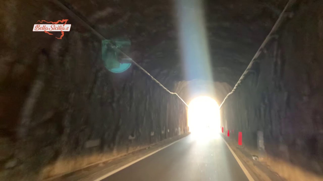 Questa strada in Sicilia è emozione pura, guardate fino alla fine