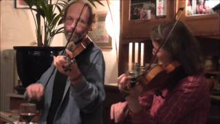 Video thumbnail of "Four Fiddlers: Gånglåt från Äppelbo / Gärdeby Gånglåt"