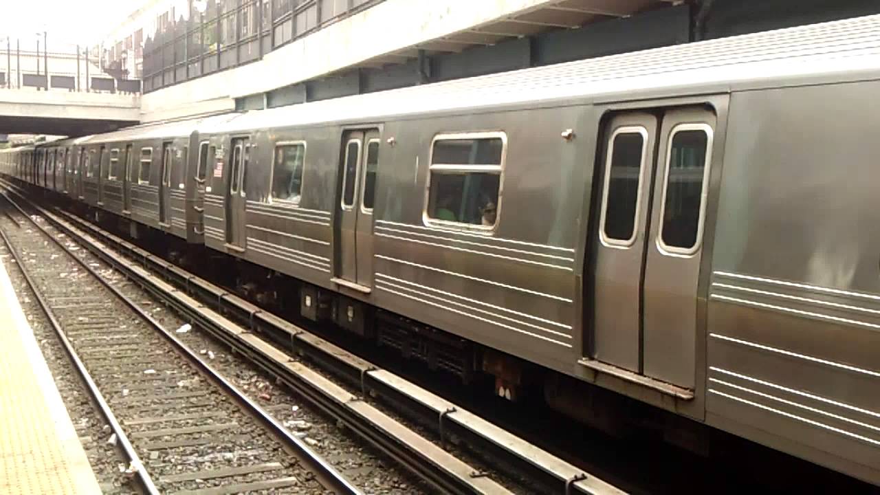 BMT Brighton Line: Manhattan-bound R68A B Express Train@Newkirk Plaza ...