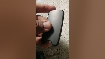 How to change a battery on a key fob for a 2011 Dodge nitro (2007 to 2012) part number w/n9505