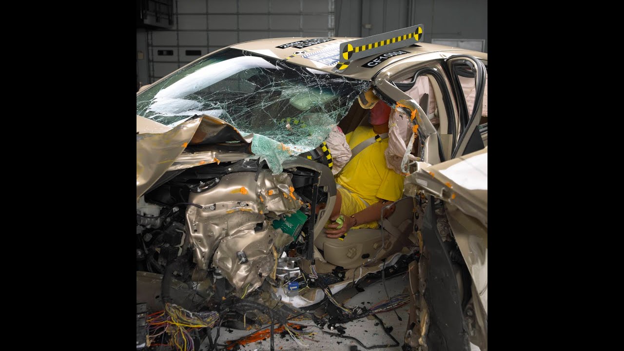 IIHS 2008 Ford Fusion Pole Test