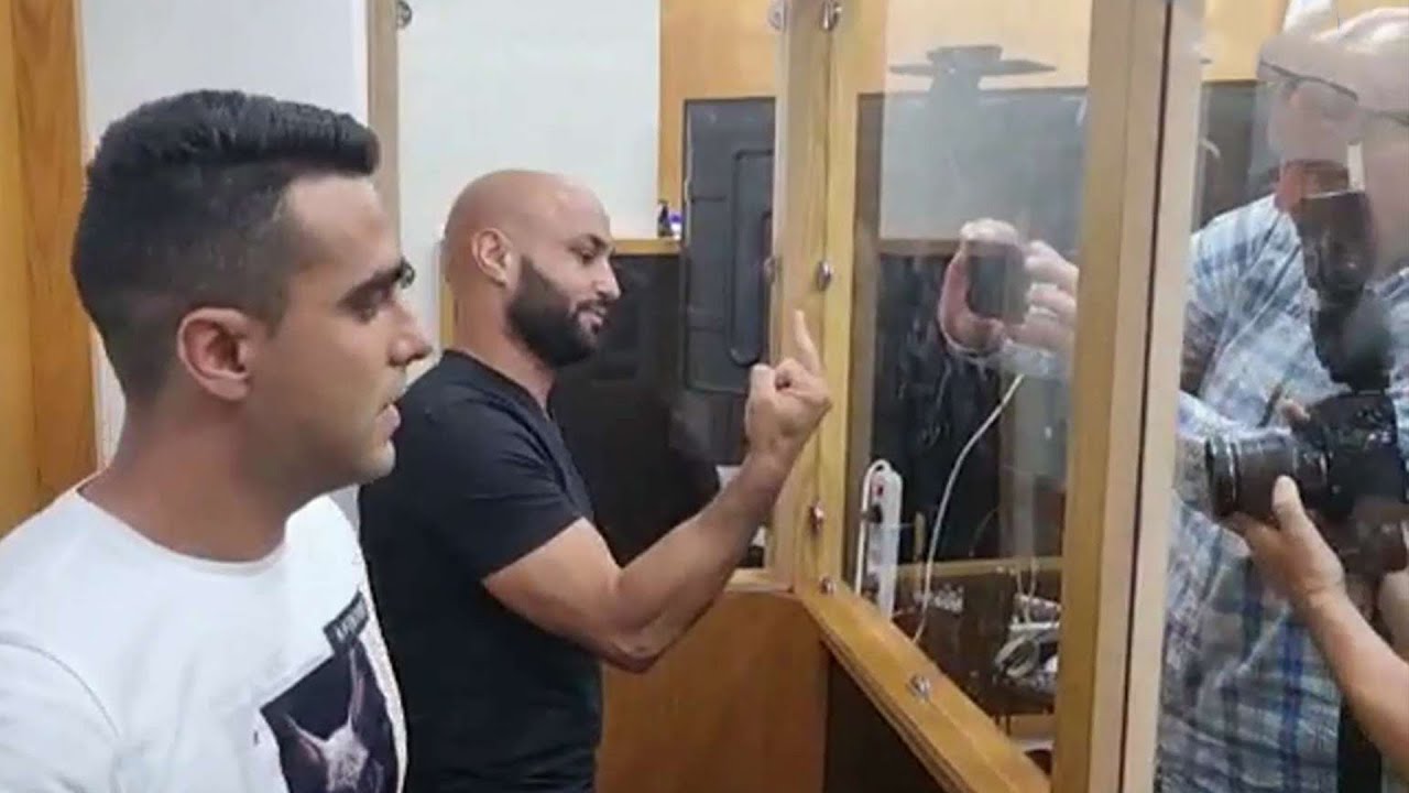 אצבע משולשת, קריצה וטענות לרדיפה: החשוד ברצח ספיר נחום בבית המשפט